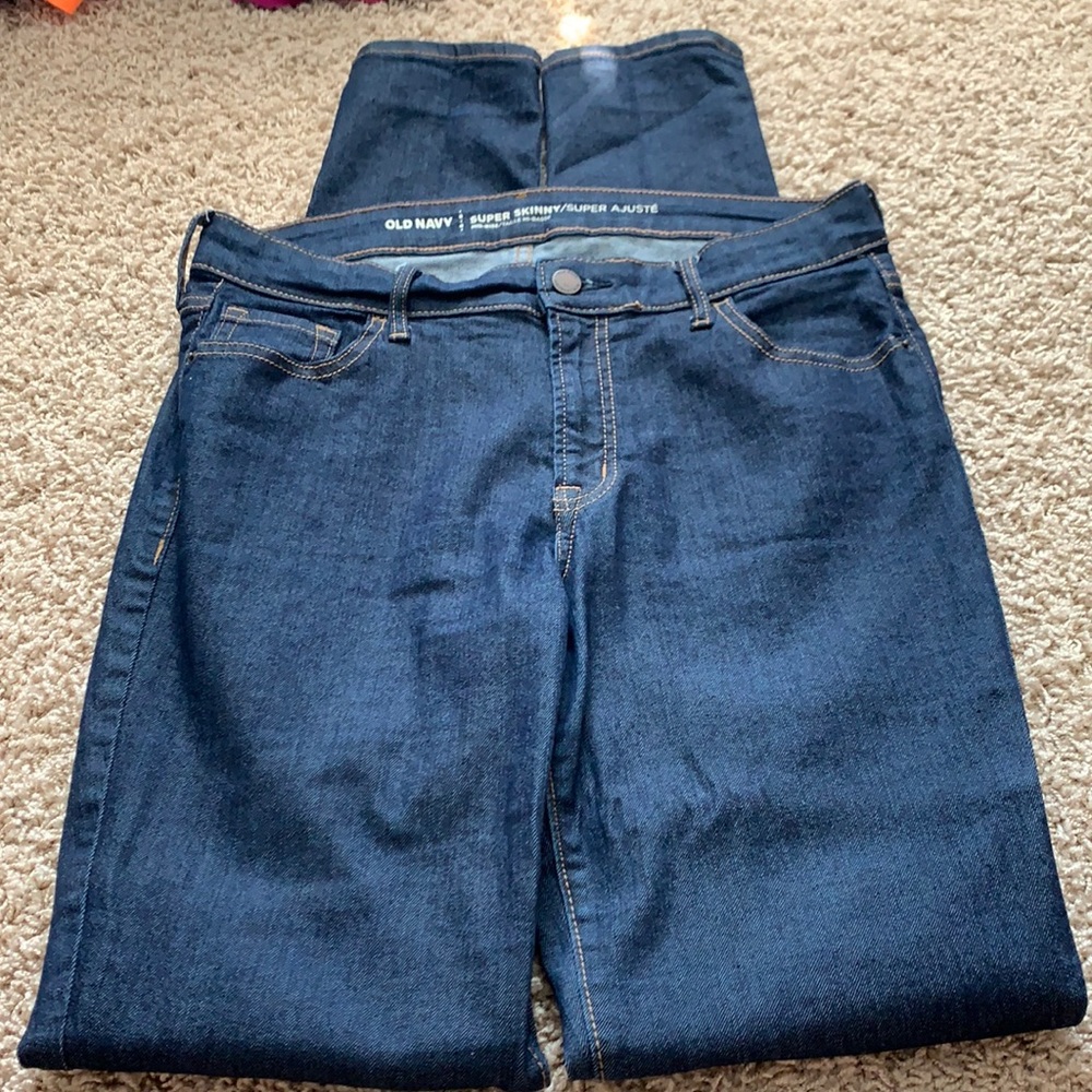 Old Navy Super skinny mid-rise jeans. Size 10 long